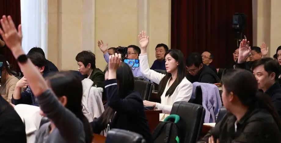 台湾地区以后不要说收复了，也不要说回归了。因为根据我们的法律要求，我们1945年