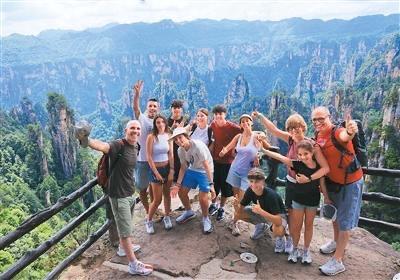 近来，“China Cool”在海外走红出圈。我国地域辽阔，拥有类型丰富、层次多