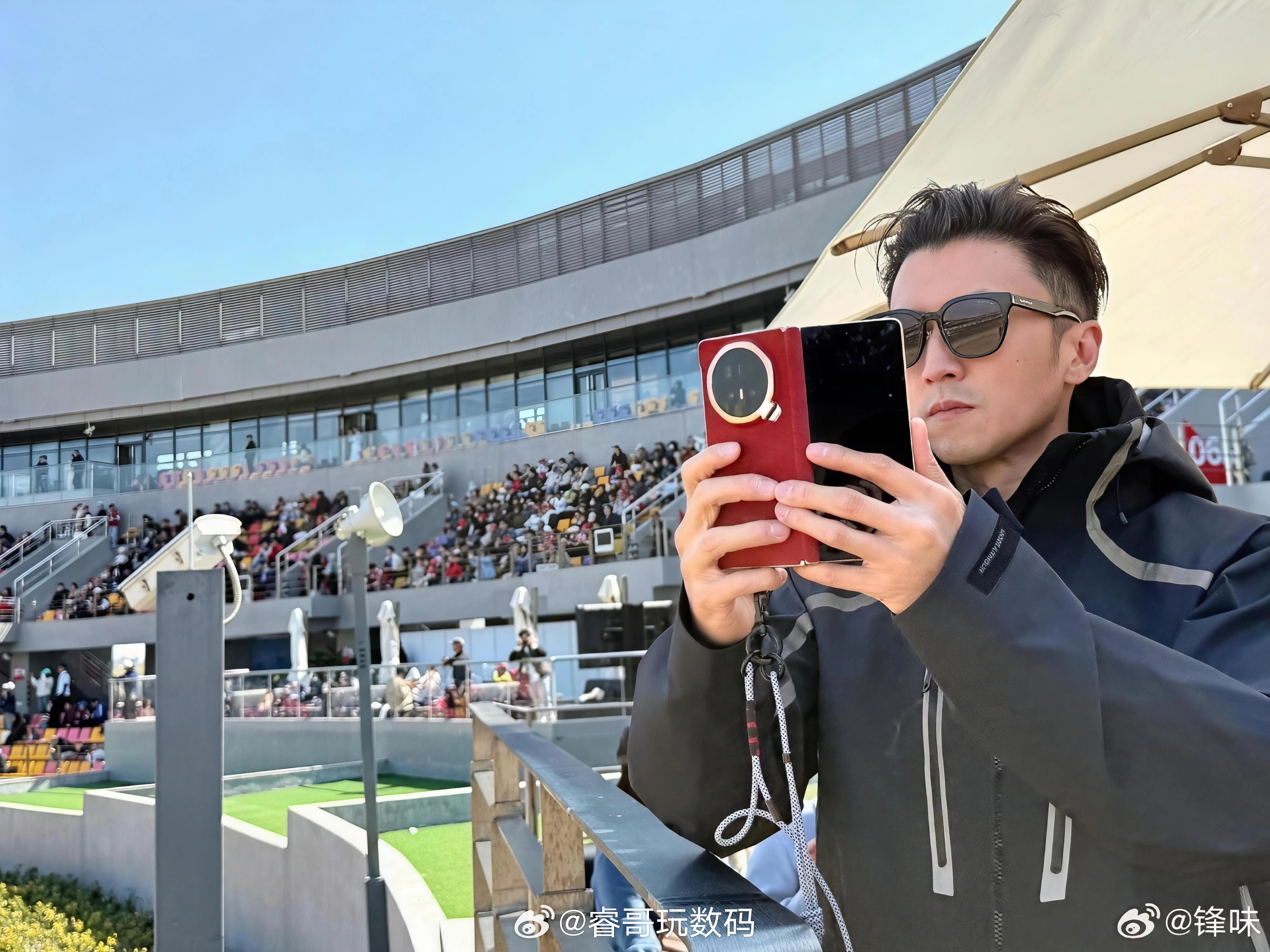 锋哥好帅带着荣耀Magic V6 记录F1的精彩瞬间F1中国大奖赛F1冲刺排位赛