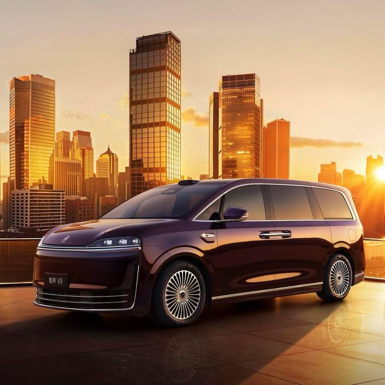 鸿蒙智行首款MPV智界V9正式亮相！车长超5米3，轴距超3米2，采用增程动力，定