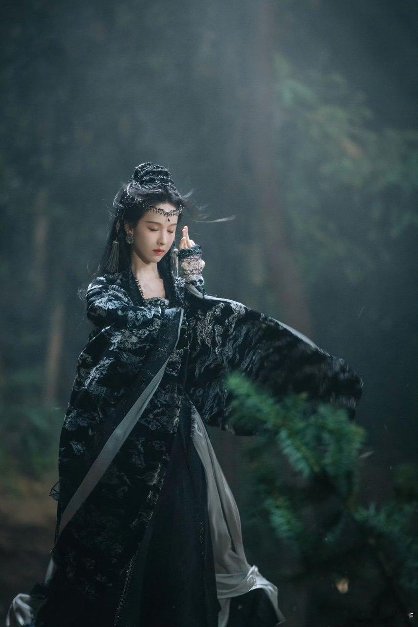 陈都灵60秒不心动挑战 谁能坚持60秒？我0.01秒直接破防，陈都灵在《月鳞绮纪