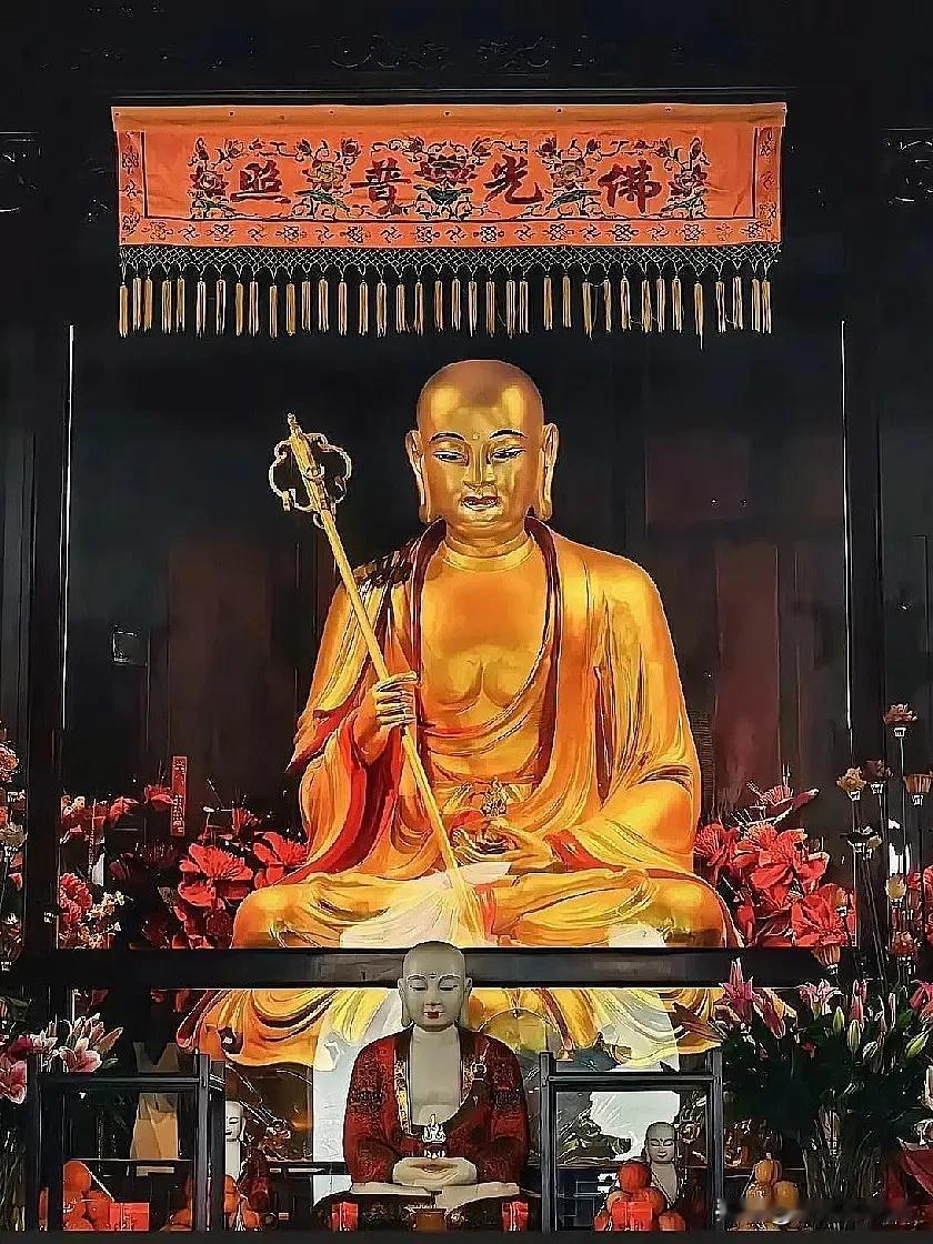 九华山百岁宫的这尊地藏像，藏着最动人的“无言承诺”
 
很多人来九华山，都要专程