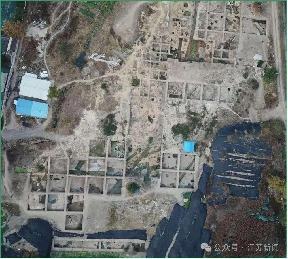 【南京发现六朝萧梁国门】（路沟直抵墩台？[笑cry]）         记者从2