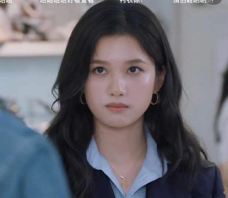 张婧仪真的是骨相美女吗，这脸看着很馒化啊 
