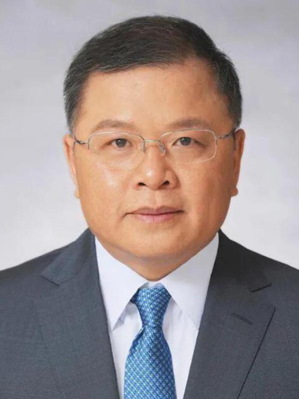 1996年，公费留学的黄大年加入英国籍，父母强烈反对，他说：就算骂我，我也要加入