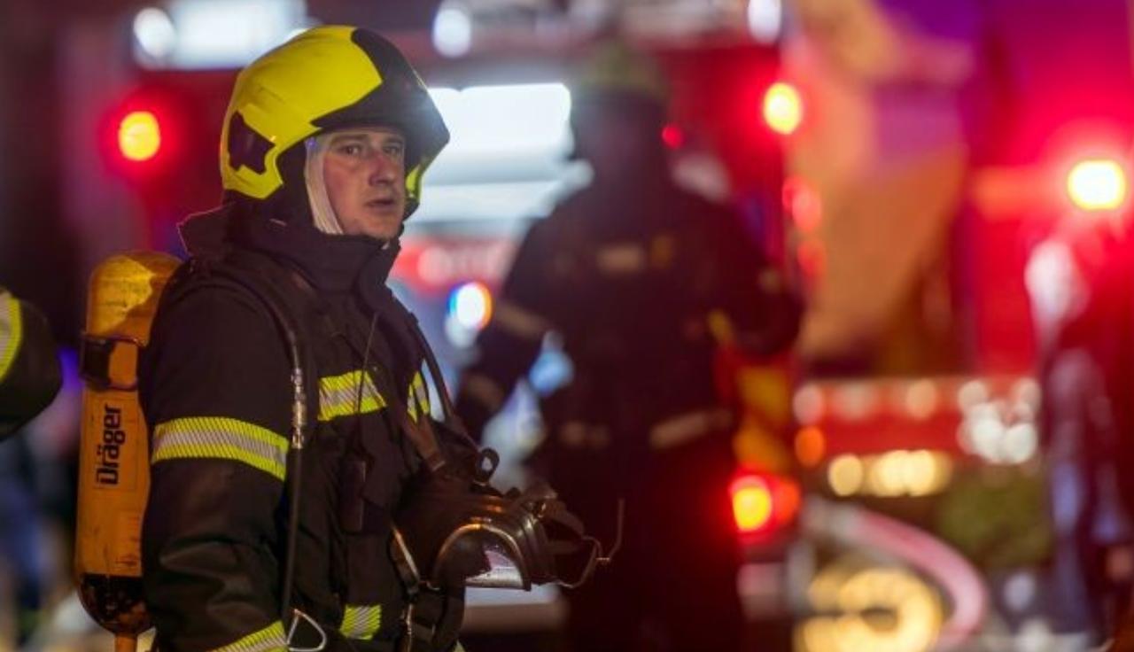 基辅发生汽车爆炸，现场起火，这是在玩自爆车吗？

家人们，刷到基辅的突发消息没？