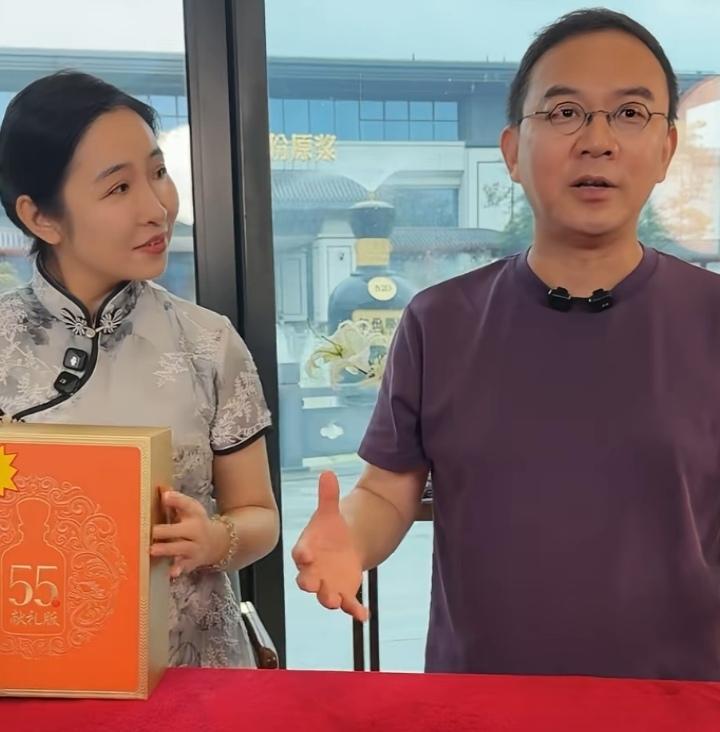 曾经《新闻联播》里那张令人熟悉的面孔郎永淳，如今一头扎进直播间，干起了酒水带货的