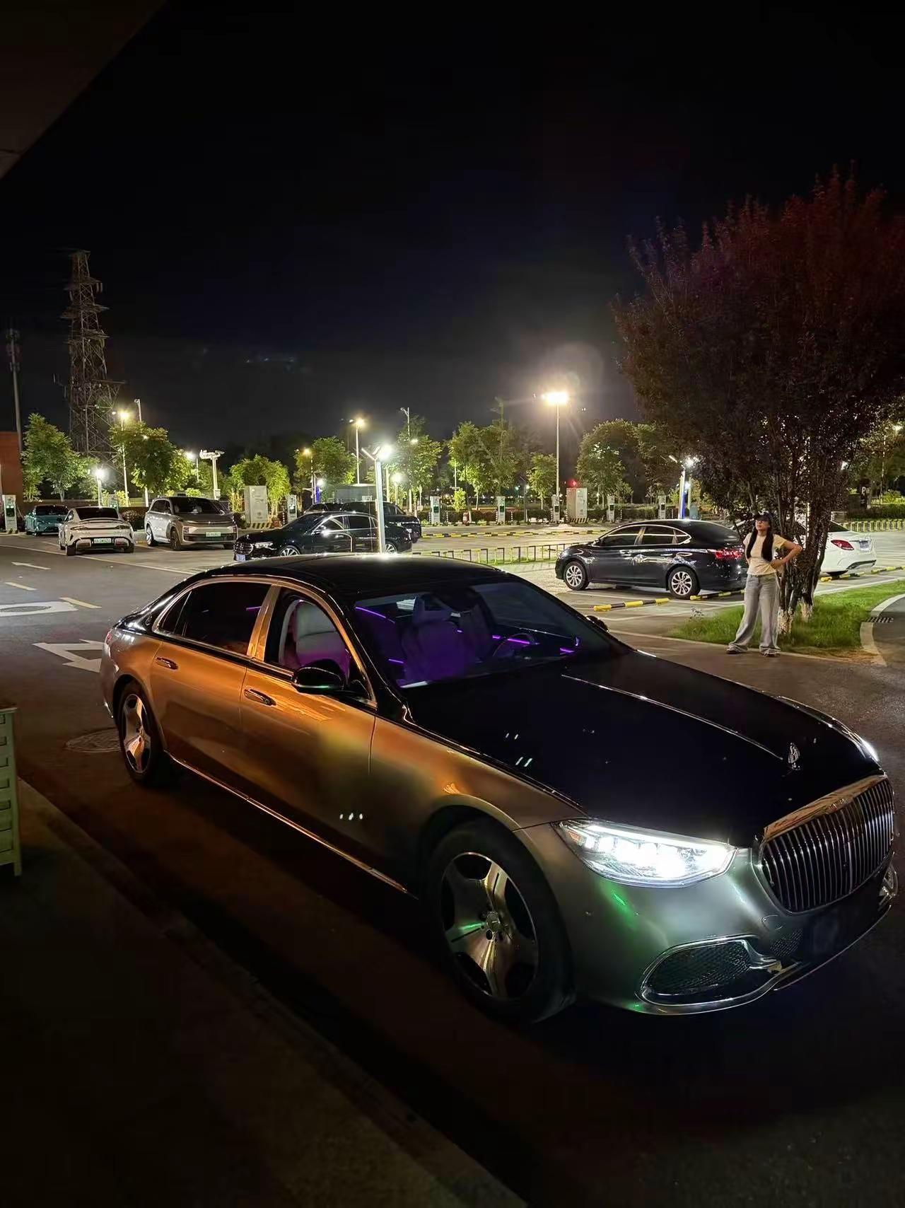 世界这么大竟然找不到 一份最纯粹不掺一分虚情假意的爱