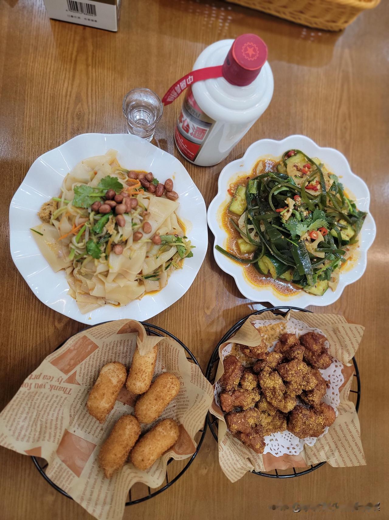 【程少堂｜河源吃大排档 ，菜是将就的，酒不是】

今天开启江西安徽自驾游。第一站