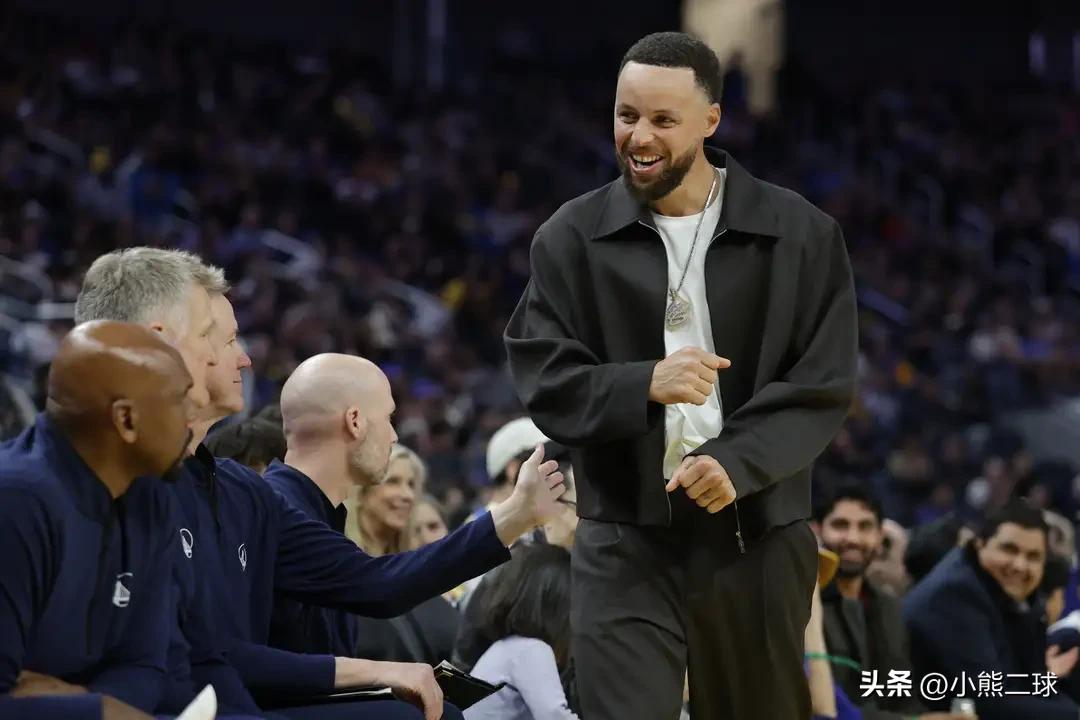 Spears：库里确信今夏有大牌加盟勇士，与他、巴特勒以及追梦并肩作战
 
今日