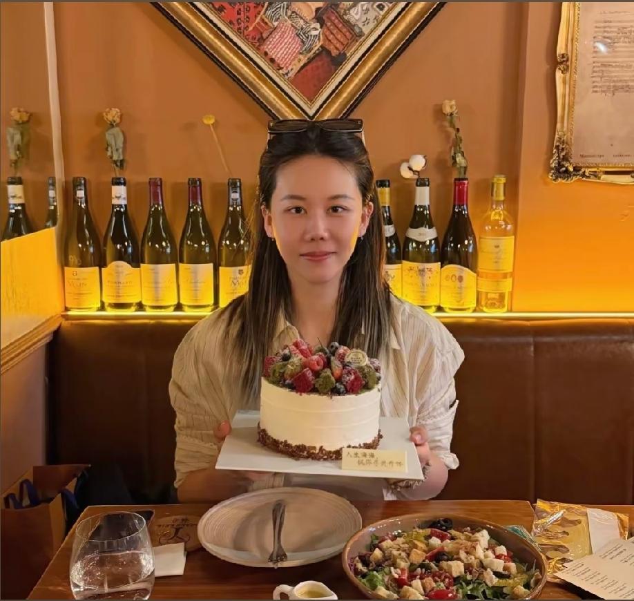 陈幸同29岁，在我的影响中，感觉她是一位知心大姐姐，心思成熟稳重，没有小孩子气，
