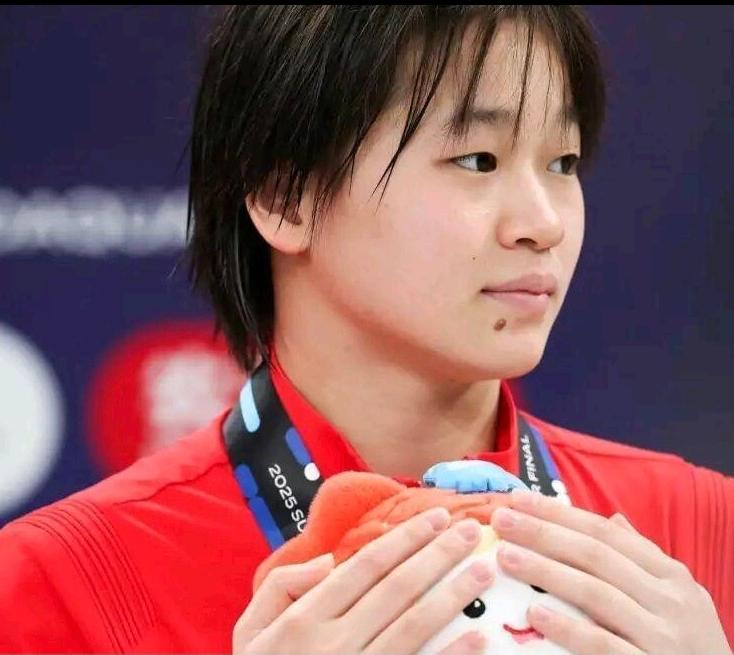 为什么大多数人都喜欢全红婵?
我很喜欢她，除了跳水厉害之外，她说的话跟她母亲一样