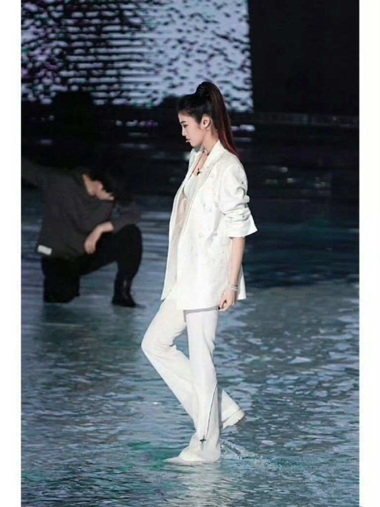 突然懂了，为什么浪姐有这么多水舞台😅  