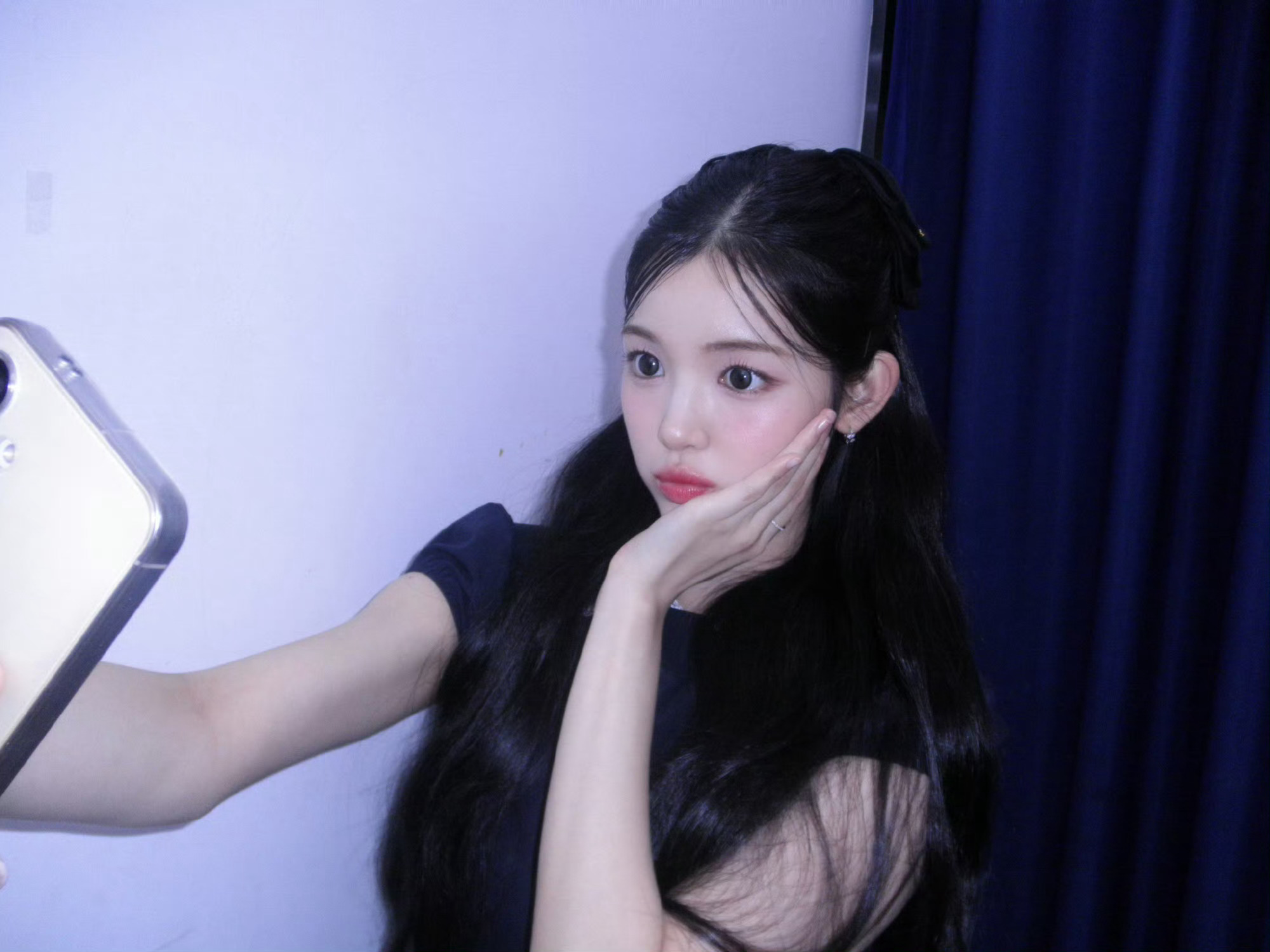 柳河岚YUHA  岚（蓝）调时刻💙🩵这个滤镜下的小河河真美萌呀 柳河岚 🌌