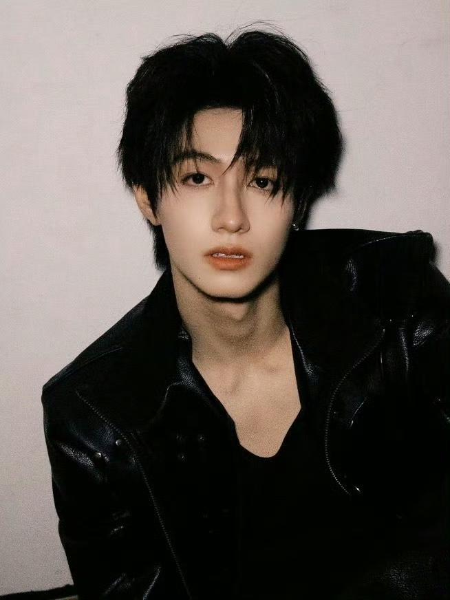 Tg 朱志鑫三代【唯一】销冠朱志鑫登永一时代峰峻放朱志鑫单飞朱志鑫唯一c位队长时