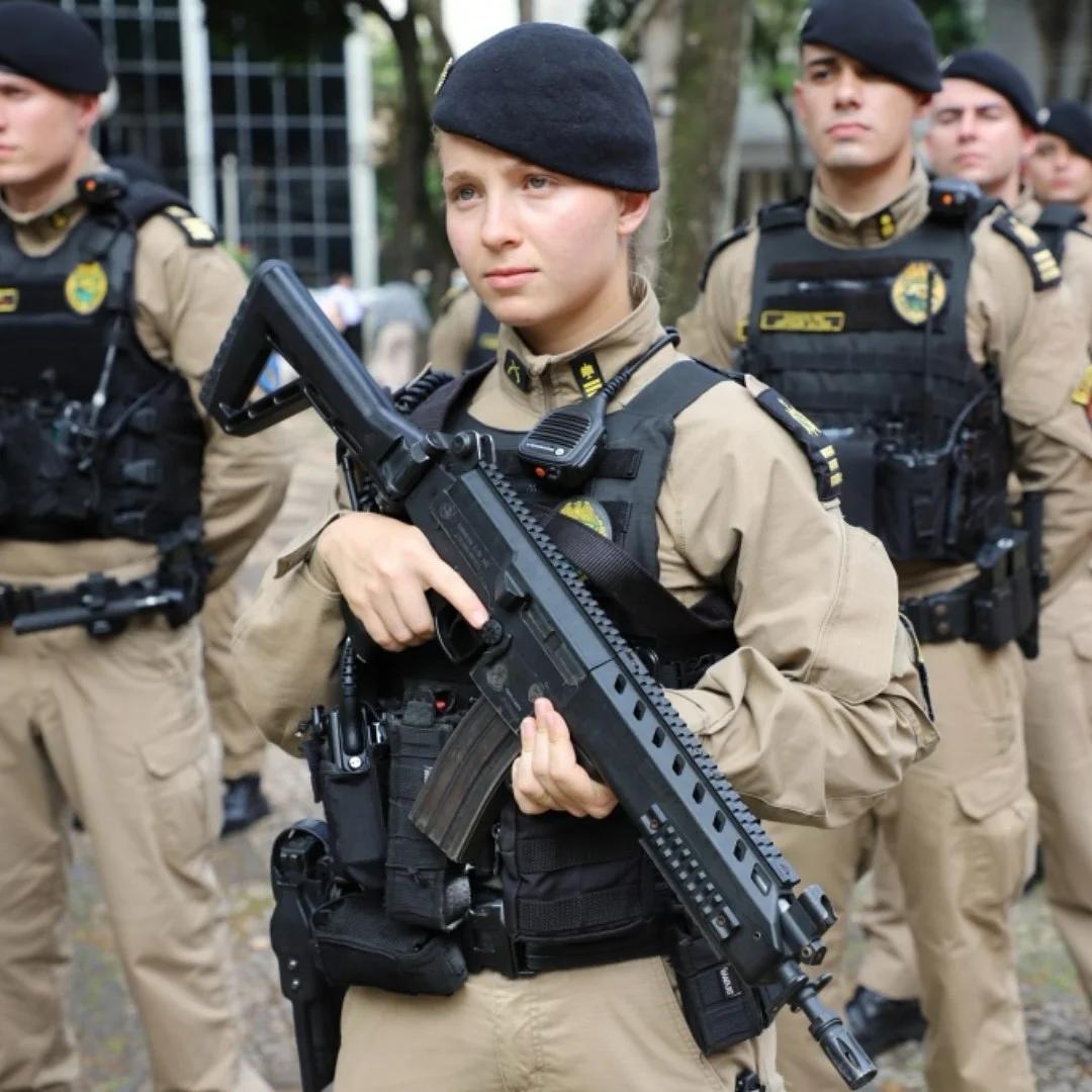 巴西女宪兵与1A1步枪