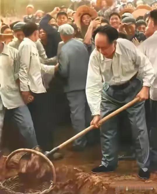 你最铭记毛主席的哪一句话为人民服务。为人民利益牺牲，重于泰山。人生价值不在于地位