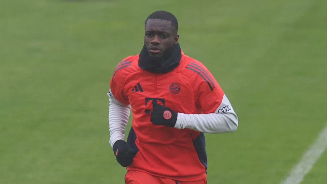 乌帕梅卡诺今天重返训练场。他与体能教练奎林·勒珀特一起完成了康复训练。乌帕梅卡诺