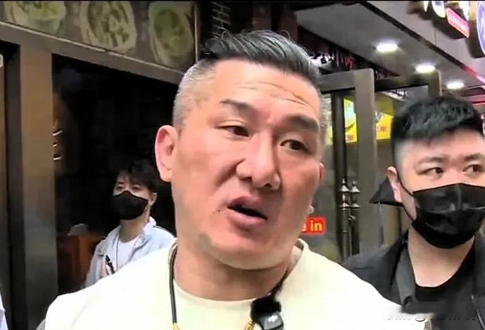 台湾网红馆长第二次来大陆直播结束了，在深圳吃饭时说可能短期内回不来了。这事背后其