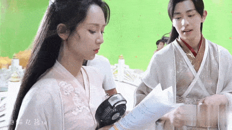 投稿：杨紫是怎么做到跟每个男主关系都这么好的，肖战除外[doge]懂的都懂 ​​