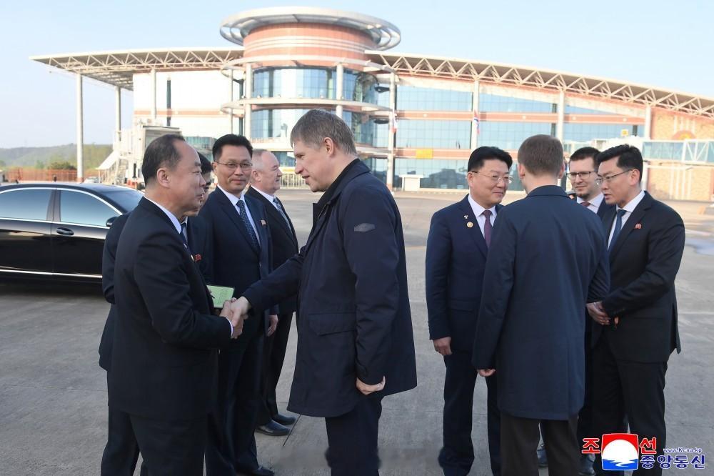 俄罗斯政府代表团回国朝中社平壤４月２４日电　由朝俄政府间贸易经济和科技合作委员会