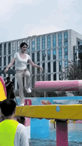 这不是普通的小姐姐，
这是来拯救这个节目的。