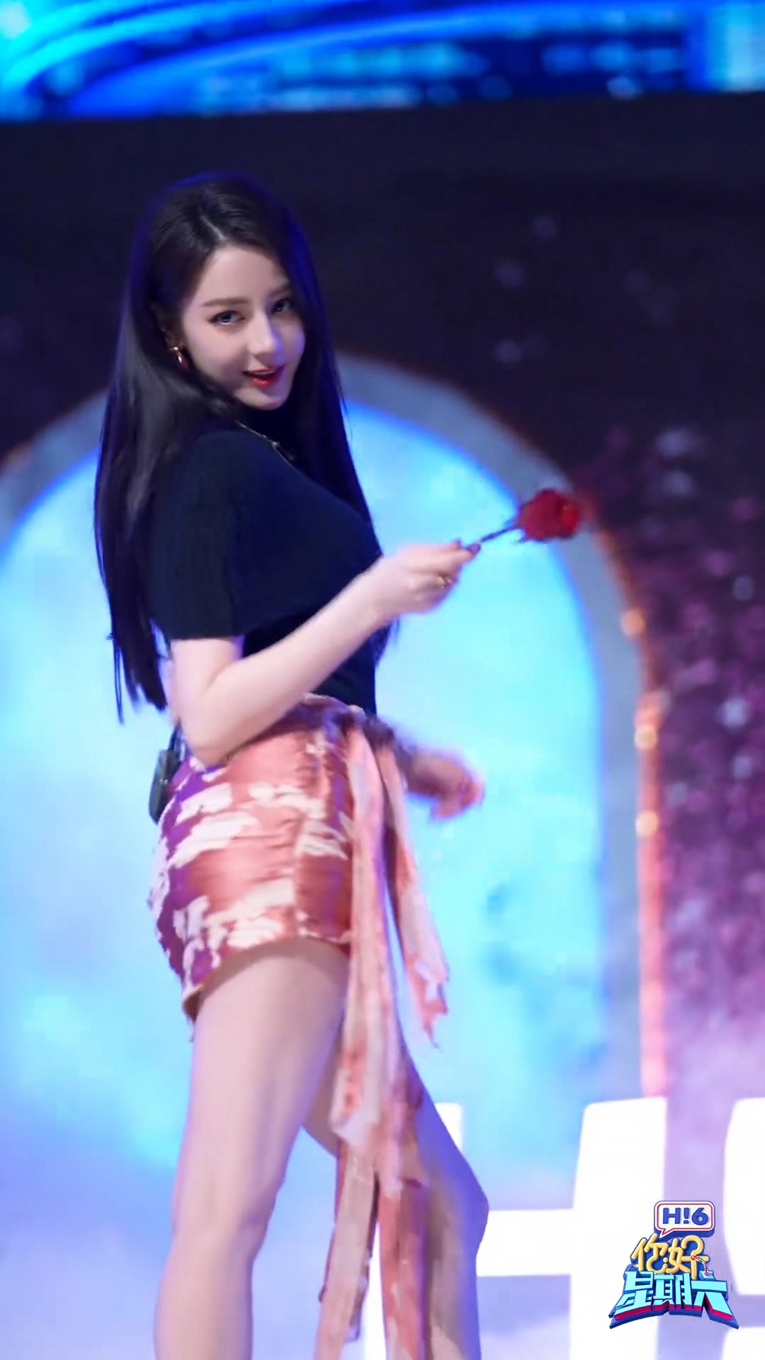 姐姐我在法国排队被挤了迪丽热巴好六开场秀