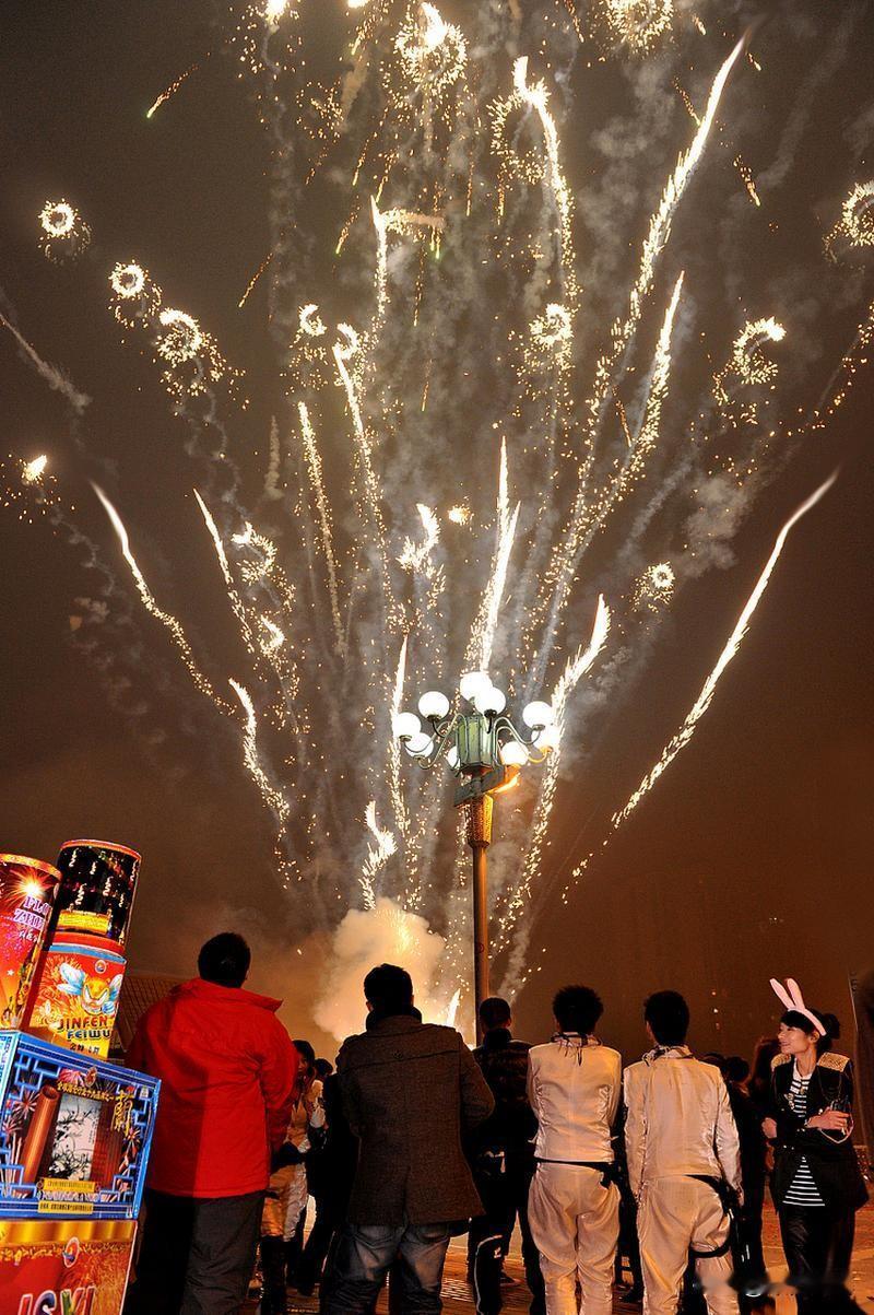 春节期间开放了燃放烟花爆竹的部分城市目前己公告。
旅游的人会扎堆奔赴吗？
有兴趣