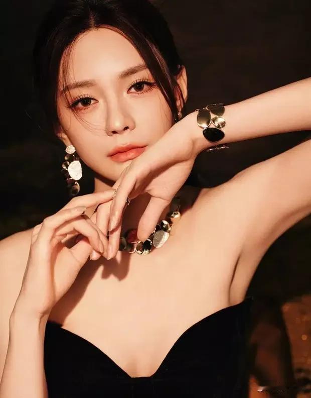 “沈梦辰美成Angelababy”这话题直接冲上文娱榜热搜，属实有它的道理。
