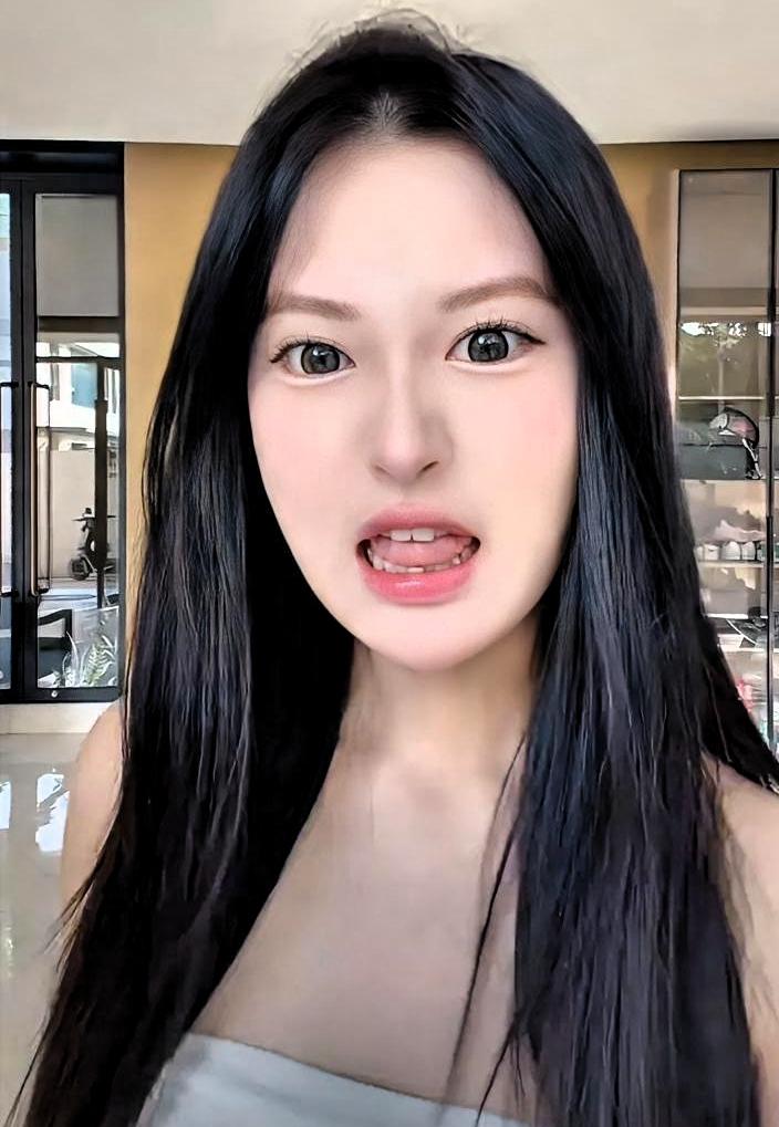 你今天夸她“颜值出圈”，还记得两年前是怎么骂她的吗？

辛梓宁，14岁，辛巴的大