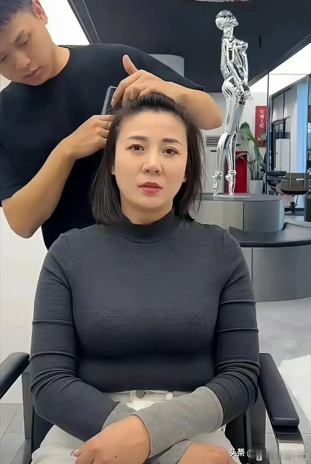 网友:剪发前自信满满，剪发后欲哭无泪……大家帮看看，这是不是掉坑了？ ​​​