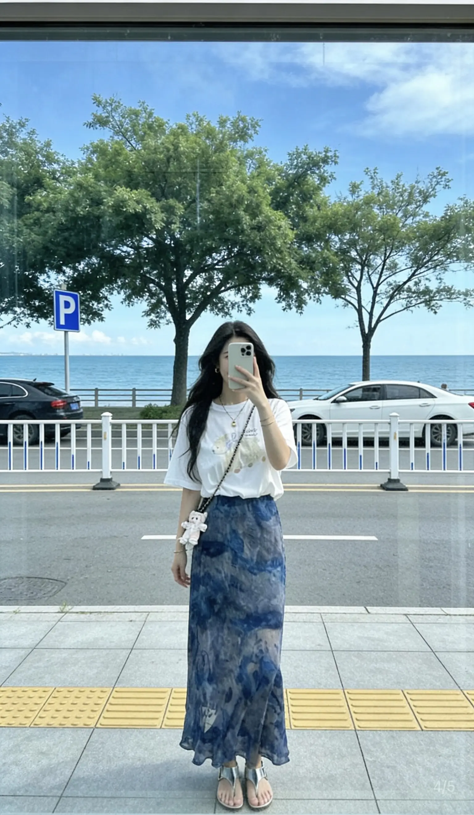 “终有一天你会突然发现，这个世界什么都是假的，而你却认真了一辈子”