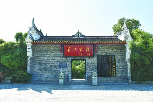 1910 年，17 岁的毛泽东，做出了改变自己一生的决定：离开韶山冲，外出求学。