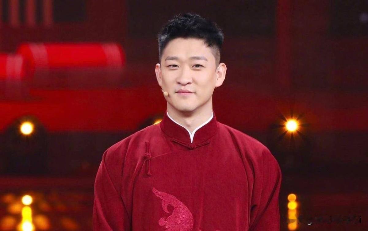曹云金说我不需要徒弟帮我挣钱，我是挣钱给徒弟花，这是两码事。
他还调侃，有时候自