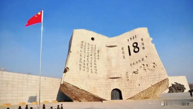 生在红旗下，长在春风里，见证了祖国从苦难走向辉煌。九一八的警报声声入耳：山河无恙