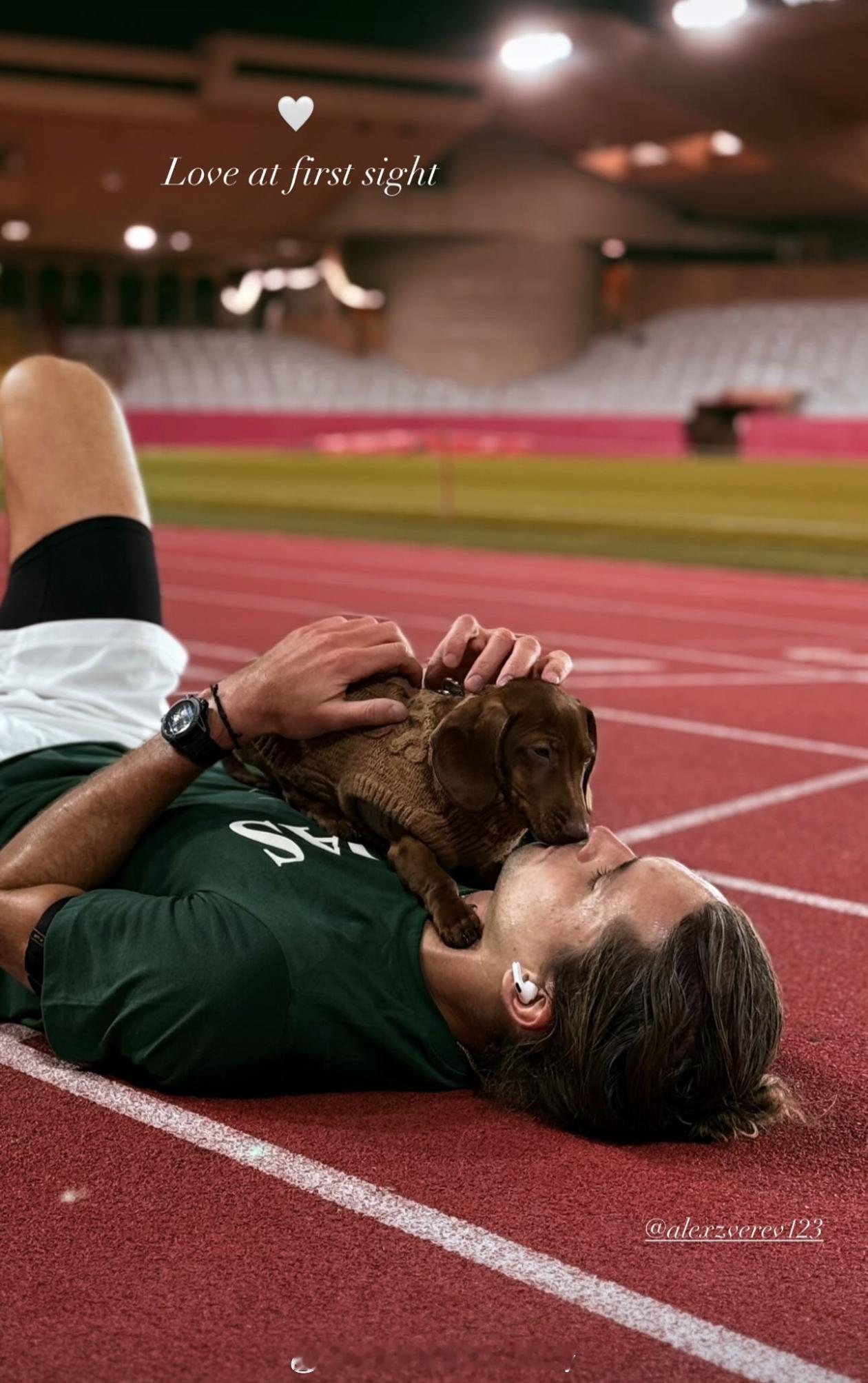 兹维列夫这是走到哪里“亲”到哪网球talking大会网球