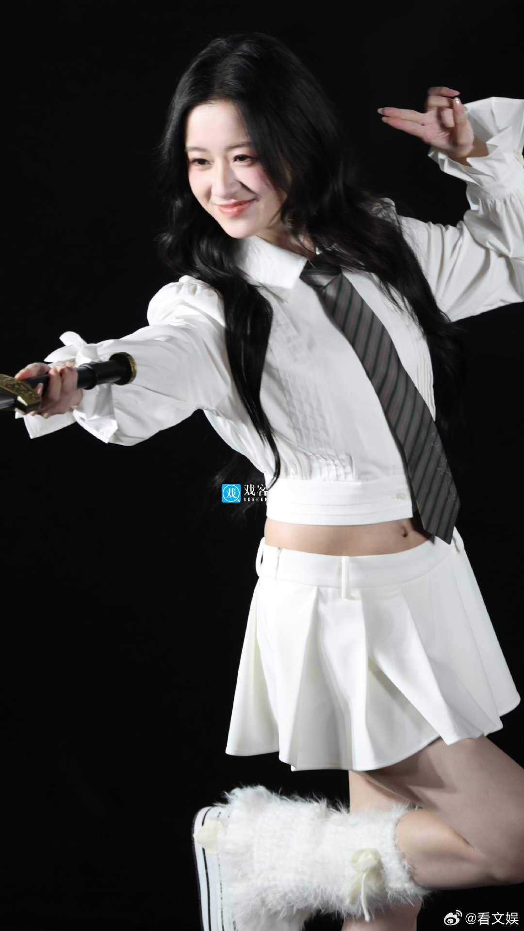 包上恩追剧团生图包上恩追剧团生图，完全是校花学姐级别的！状态也太好了吧！包上恩校