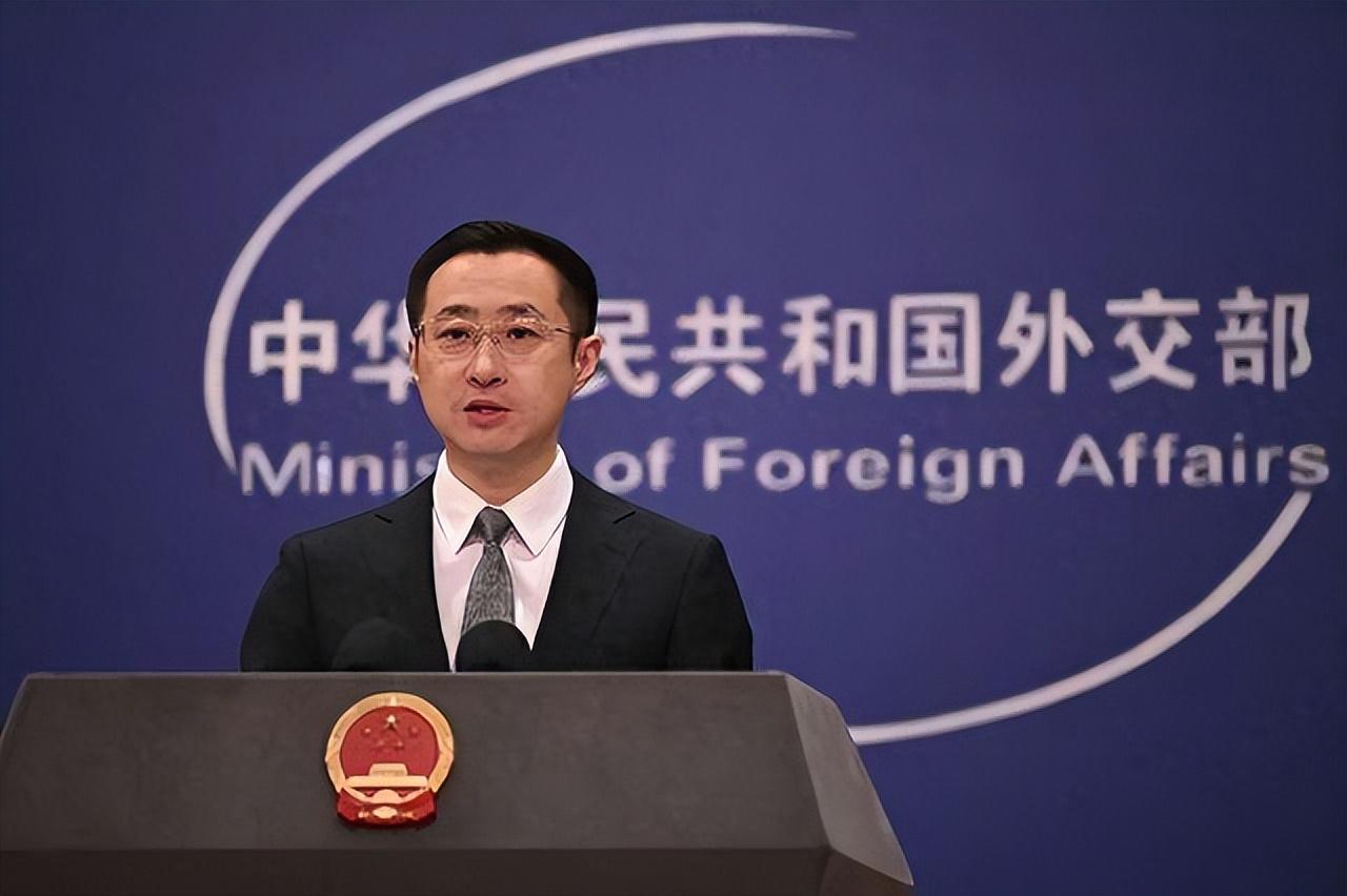 特朗普的新一轮关税清单，长得像一本惩戒名册——谁不听话，谁就加税。
8月7日，白