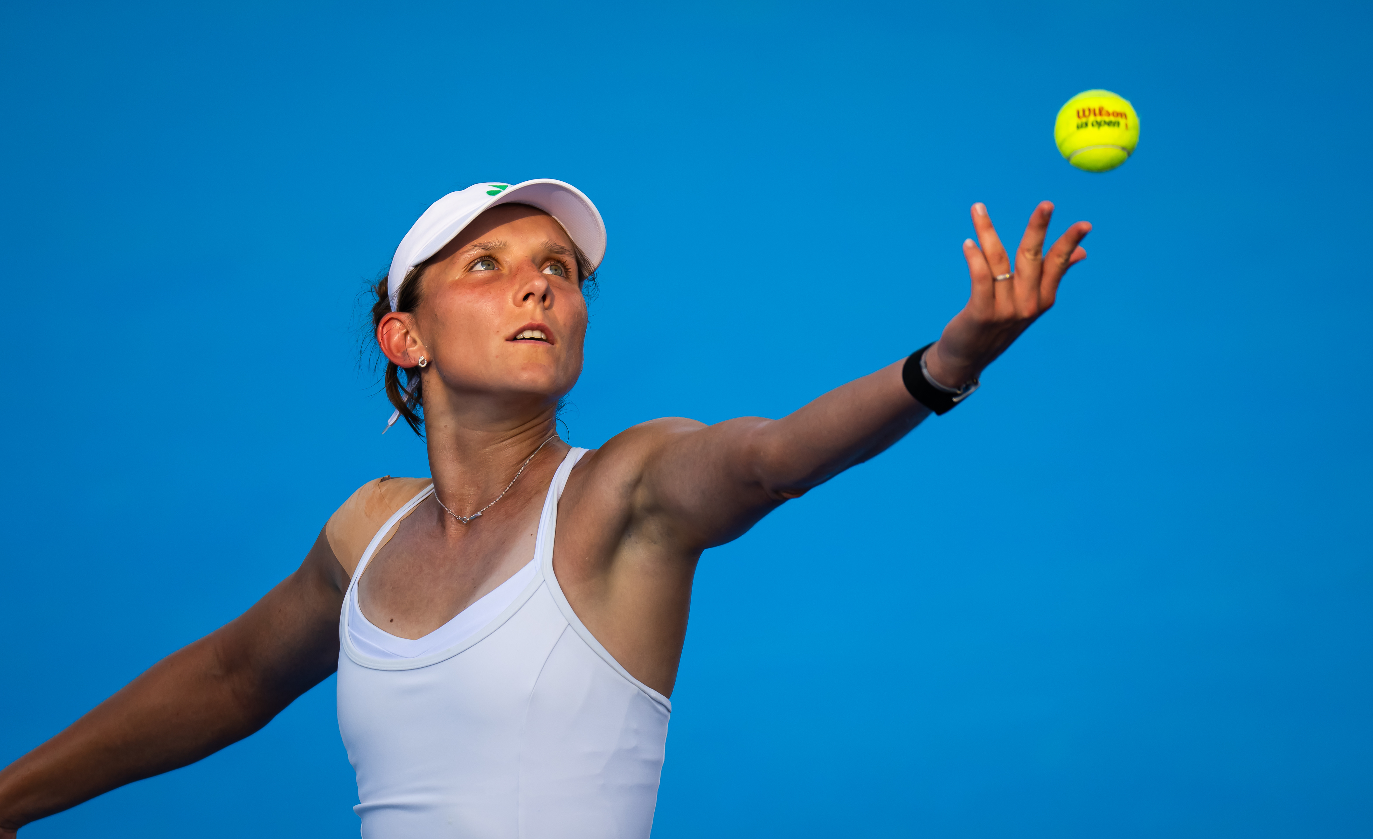 WTA1000辛辛那提站第二轮，资格赛选手格拉切娃以6-7(7) 6-3 6-3