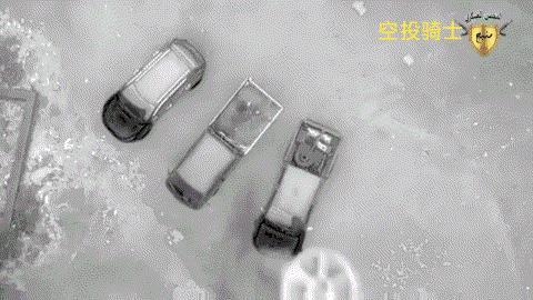 阿萨德政权在内外压力下彻底崩溃，叙利亚的局势一下子变得更乱了，内战眼看就要爆发。