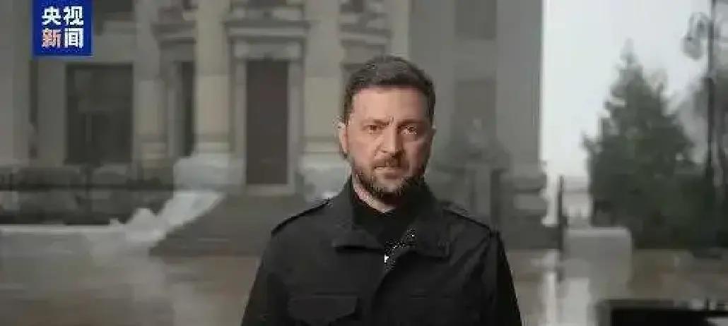 果不其然。
 
乌克兰总统泽连斯基突然宣布了，乌克兰递交加入北约的申请。
 
就