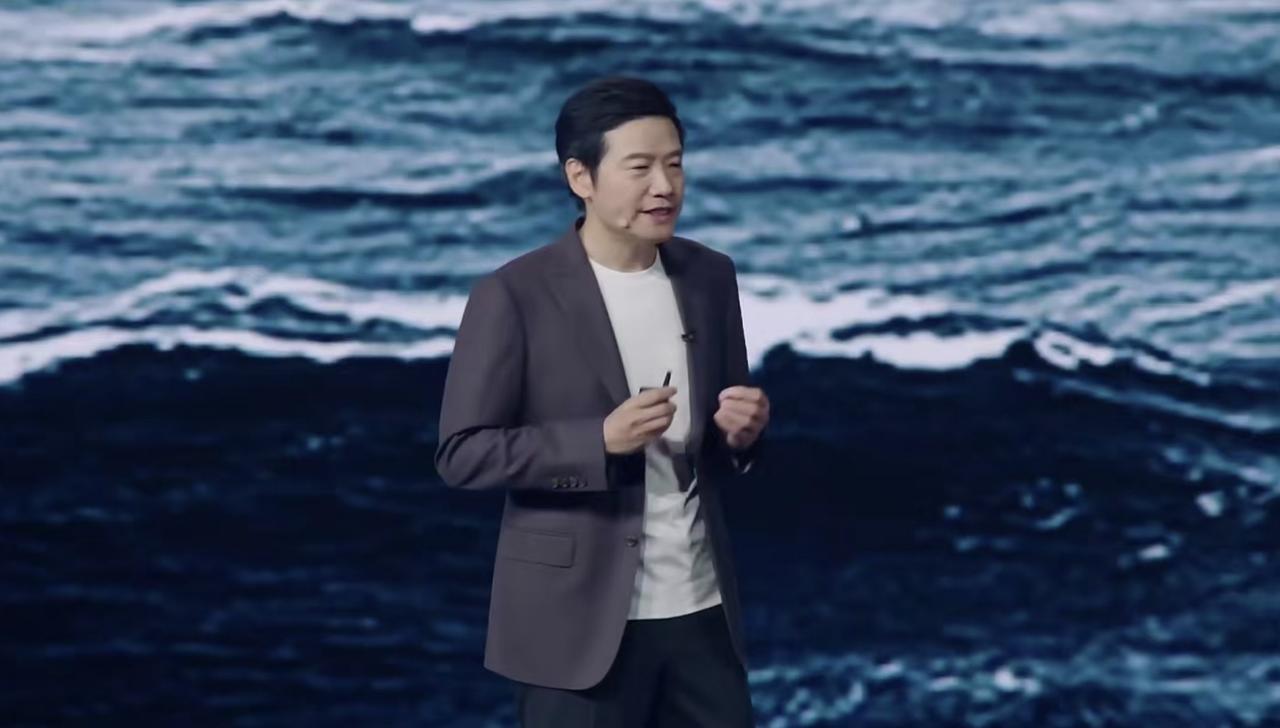 千亿霸总也焦虑，雷总开篇就讲到了复盘的重要性，在此之前遇到了很多问题，通过反复复