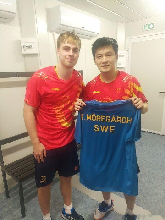 #莫雷加德晒与樊振东合影# 奥运结束后的戒断反应，我们懂得 ​​​