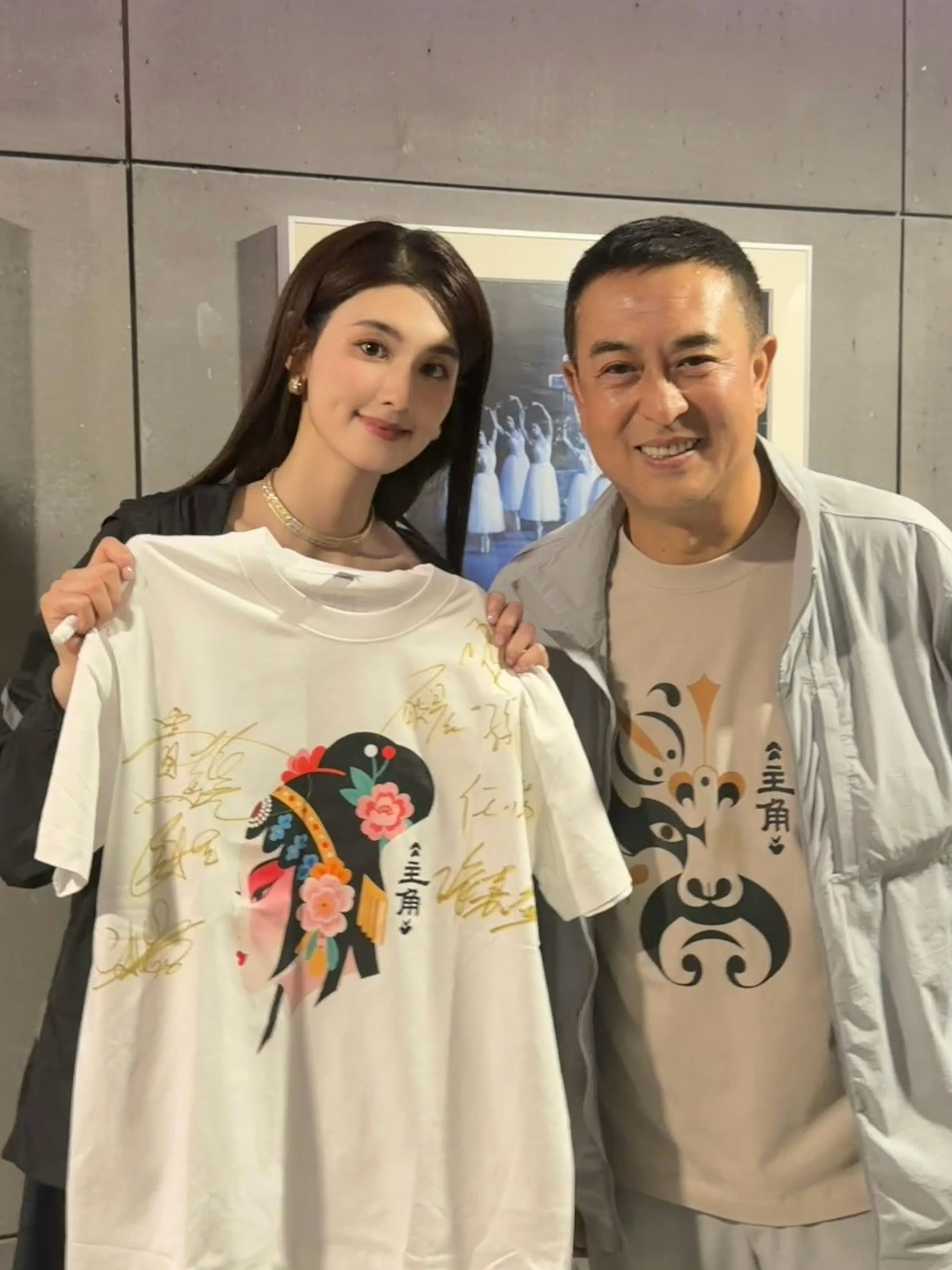 张嘉益工作室凌晨发声明，否认签约韩沛颖。张嘉益工作室发声明否认签约韩沛颖