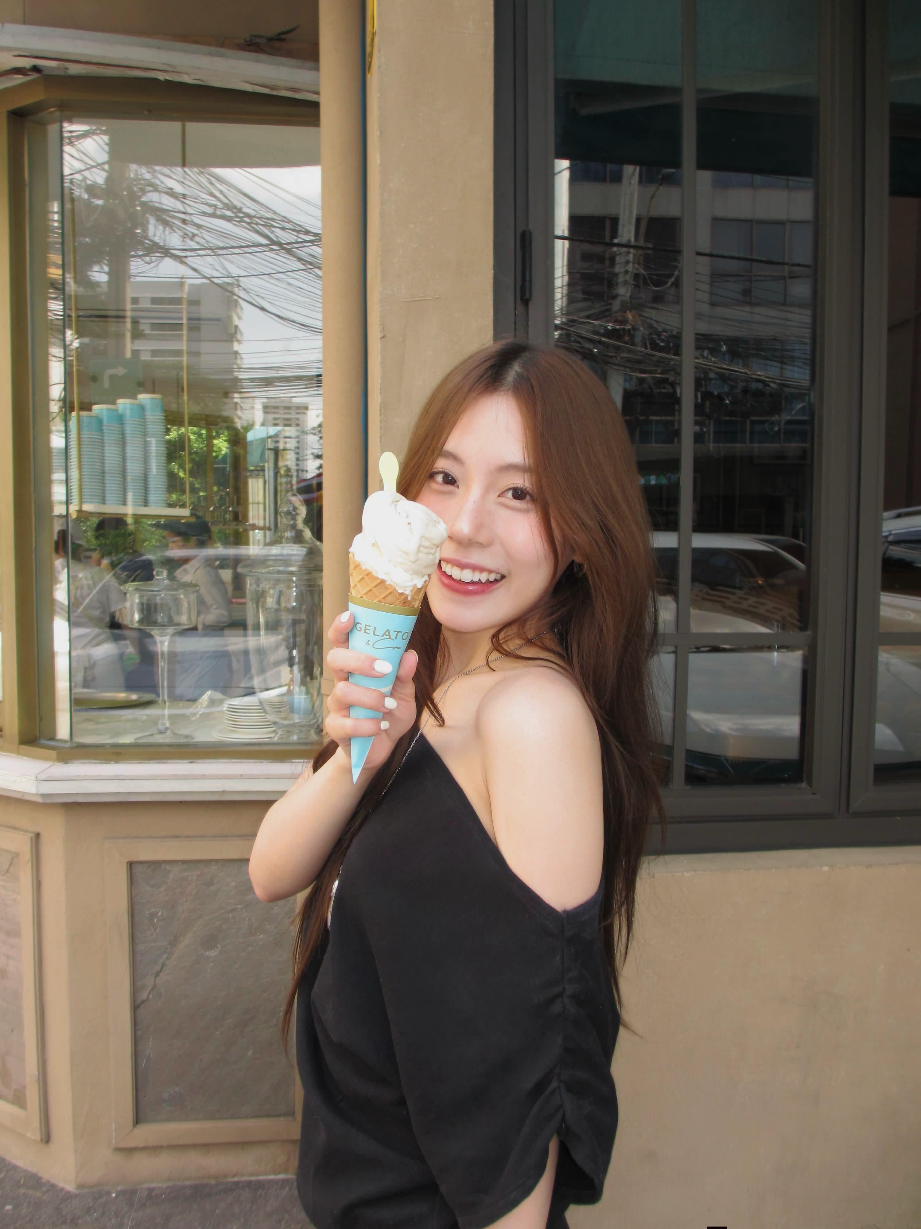 依旧还是那个爱吃冰淇淋的小女孩🍦 
