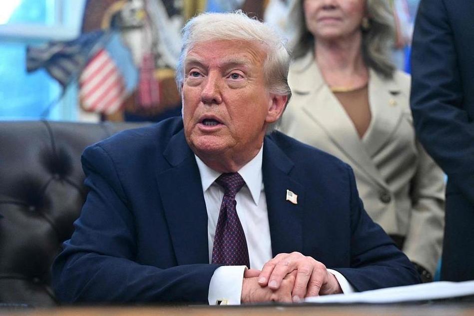 特朗普称，美国不再资助乌克兰。
他觉得，美国已经向乌克兰投入了3500亿美元，但