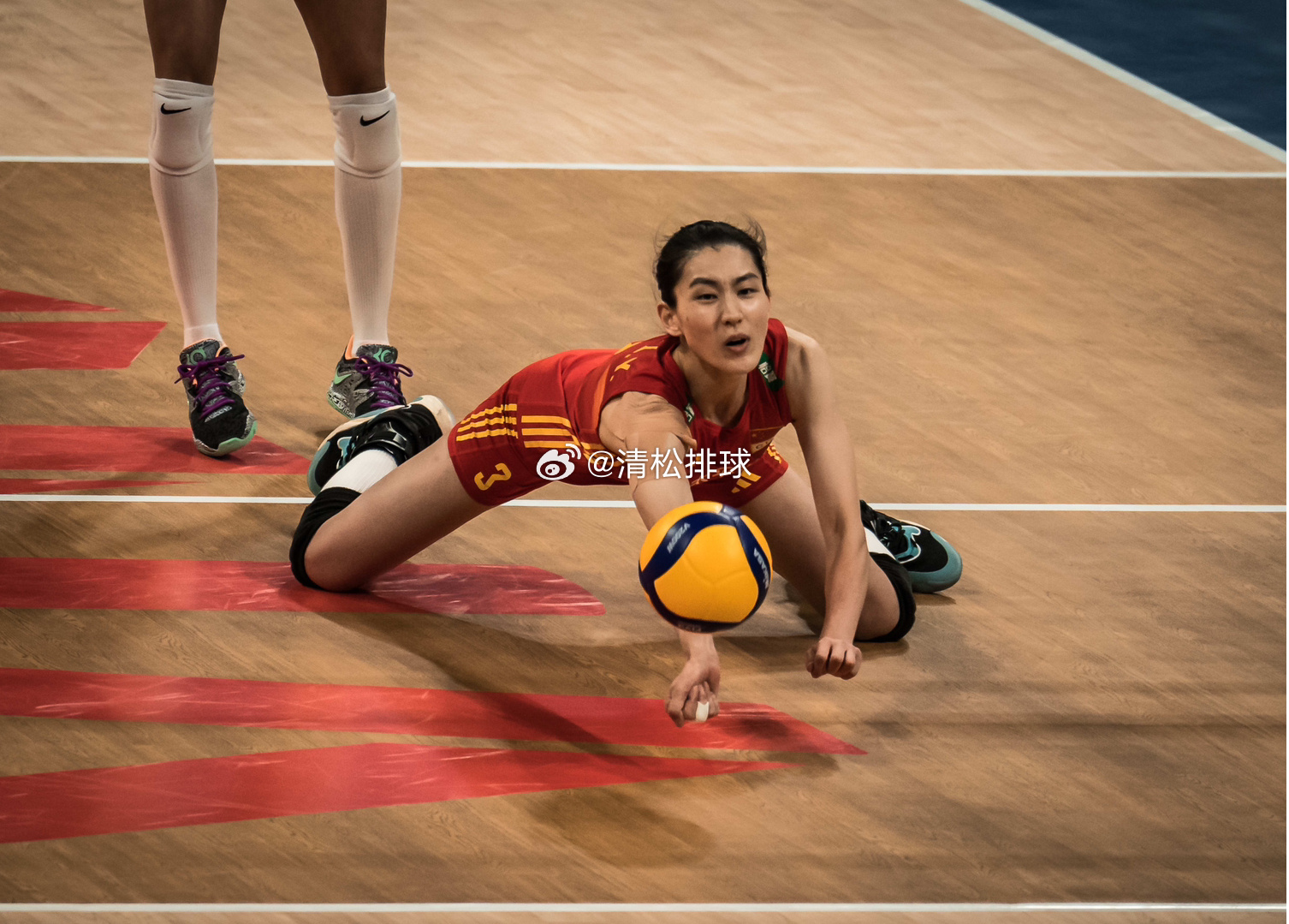 中国女排3-1巴西女排中国女排二传刁琳宇3分（2扣0中0失误1被拦、3拦）扣球成