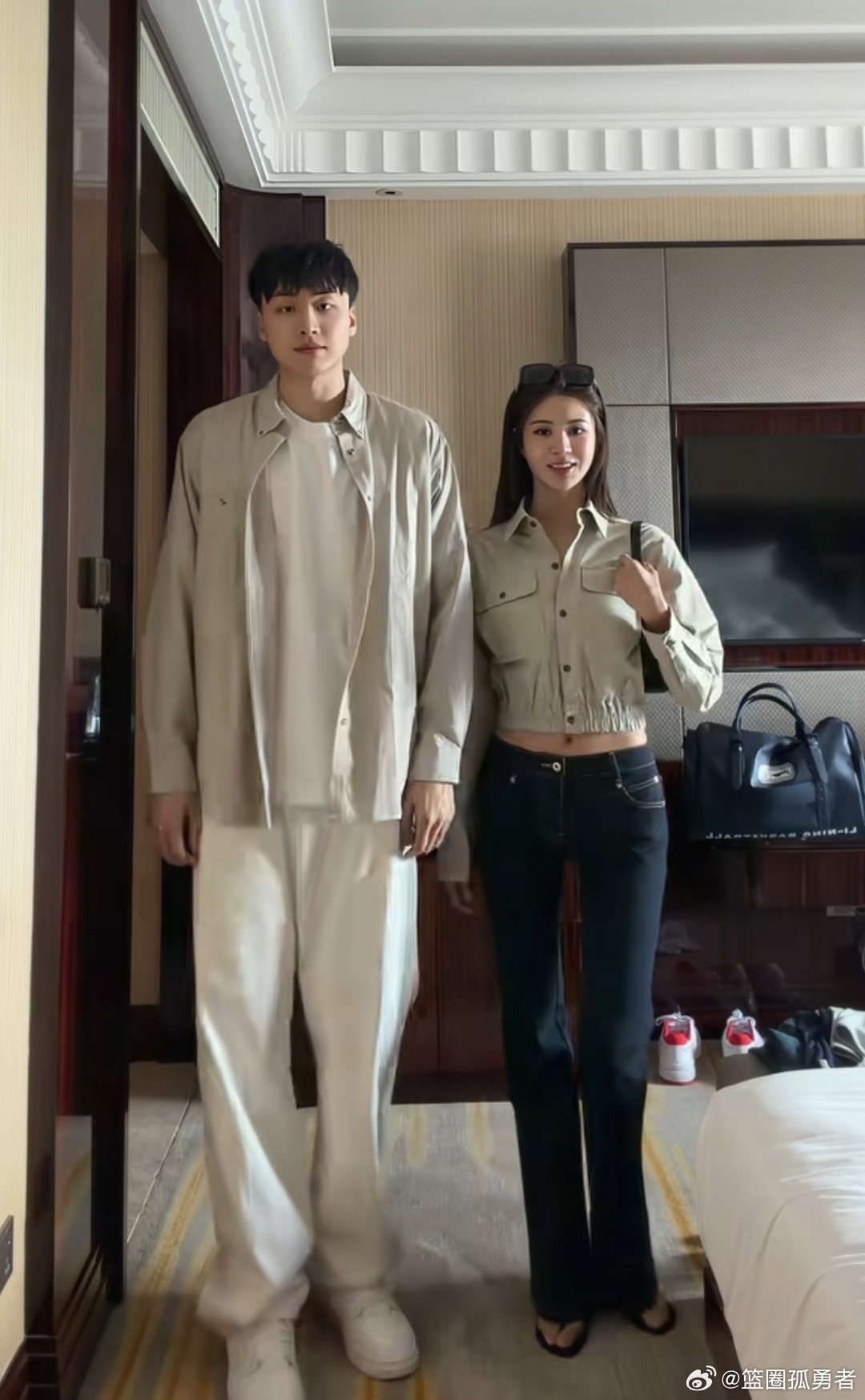 CBA球员这么多女朋友的身高来讲，目前齐麟女朋友应该最高的吧！ 