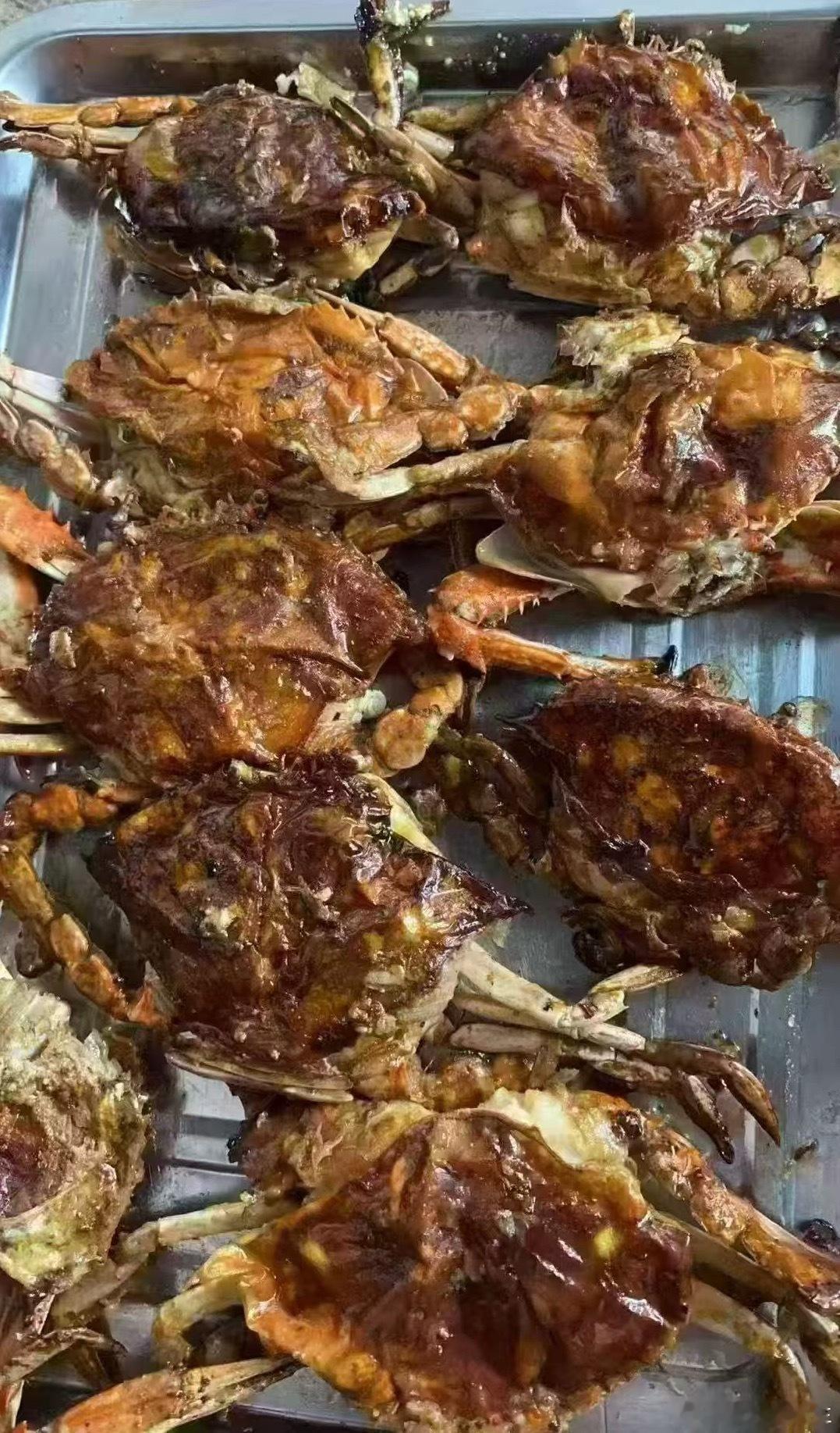 解锁绵蟹新吃法，烤着吃的绵蟹比酱包辣炒更好吃。 
