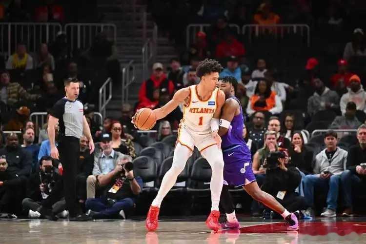 北京时间2月6日，NBA常规赛老鹰主场对阵爵士，老鹰在最多落后12分情况下，通过